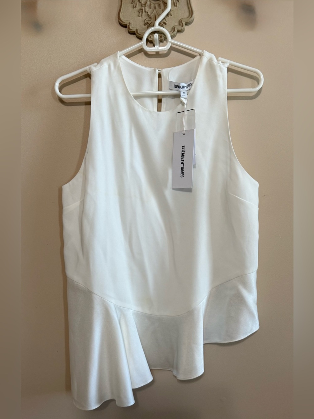 NWT Elizabeth and James White Asymmetric Ruffle Hem Sleeveless Top Sz M